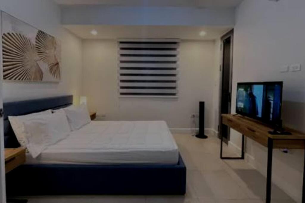 Parkhurst Lux Condo Near Devon House Kingston Bagian luar foto