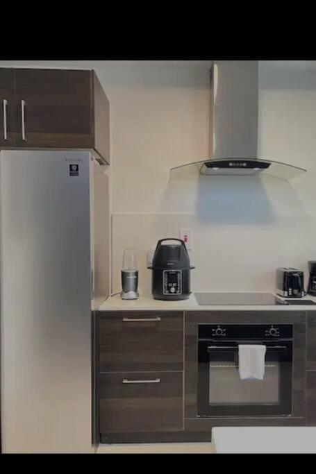 Parkhurst Lux Condo Near Devon House Kingston Bagian luar foto