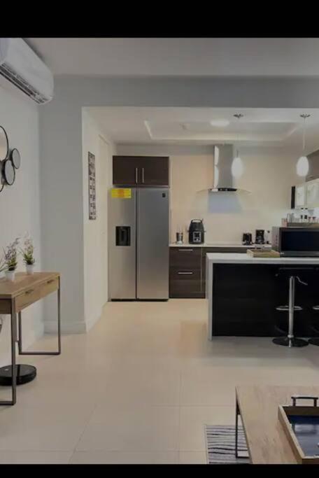 Parkhurst Lux Condo Near Devon House Kingston Bagian luar foto