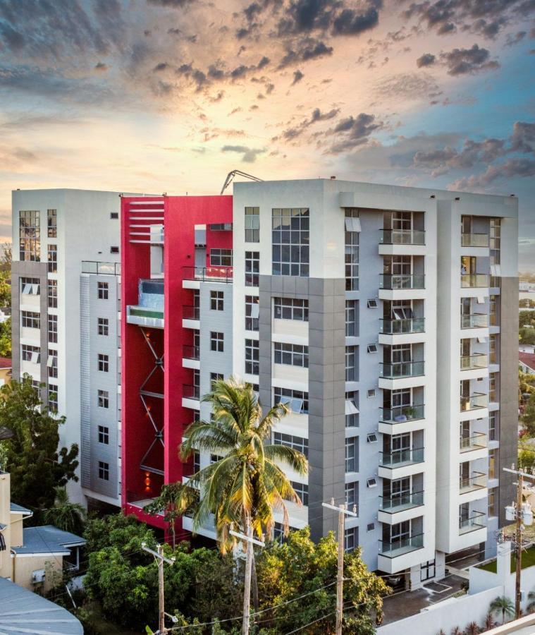 Parkhurst Lux Condo Near Devon House Kingston Bagian luar foto