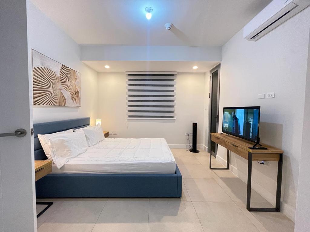 Parkhurst Lux Condo Near Devon House Kingston Bagian luar foto
